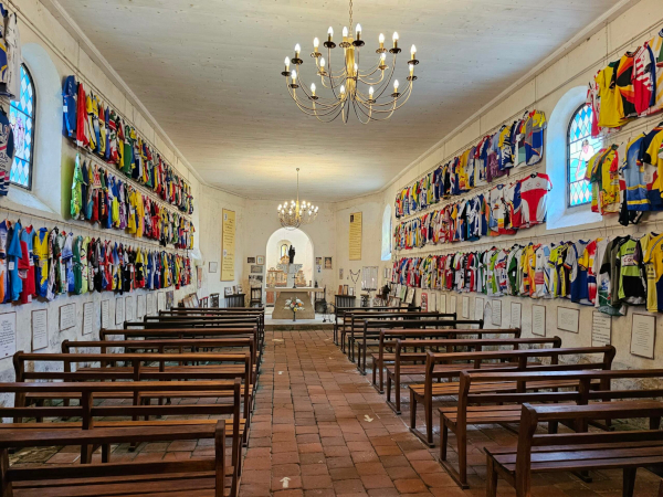 Intérieur de l'église dite Notre Dame des Cyclistes
