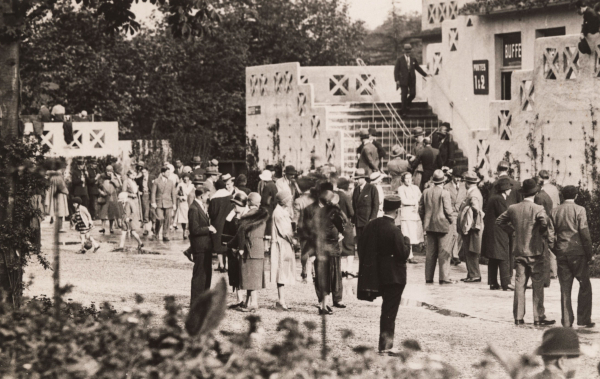 Spectateurs aux Internationaux de France en 1930