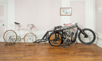 Motocyclette et bicyclette pour stayer des années 1920