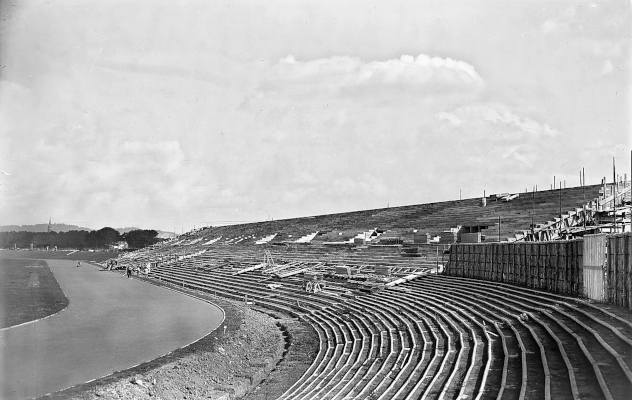 Tribunes du stade olympique de Colombes en construction 