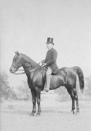 photographie de Georges Clemenceau à cheval, vers 1890