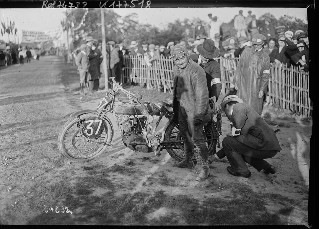 Tony Zind et sa Motosacoche le 28 mai 1922