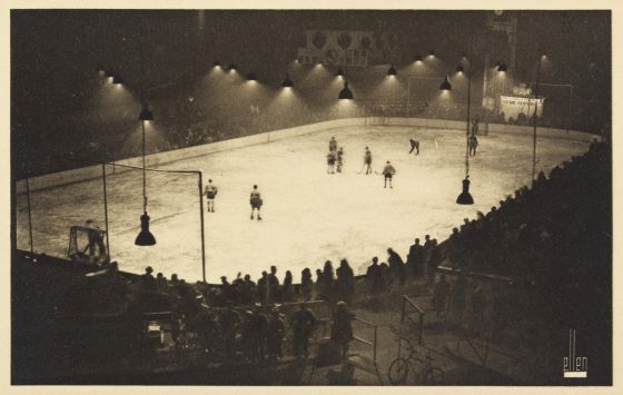 Match de hockey au vélodrome d'hiver dans les années 1930