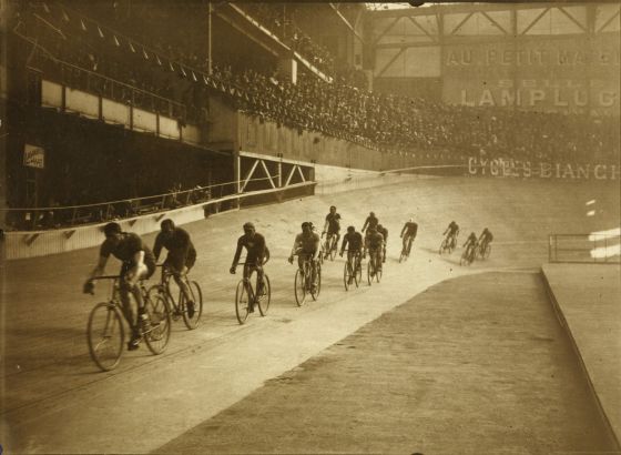 Coureurs au Vel' d'Hiv' dans les années 1920
