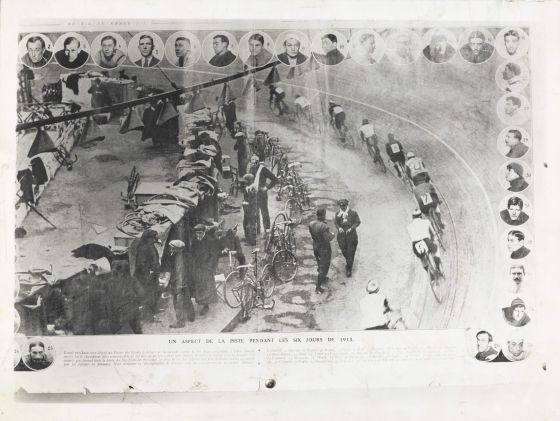 Quelques coureurs cyclistes sur la piste du Vel' d'Hiv' pendant les Six Jours de 1913