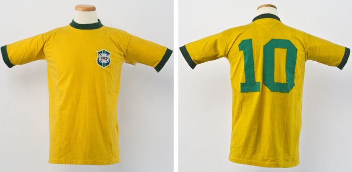 Maillot jaune et vert n°10 de l'équipe nationale du Brésil porté par Pelé