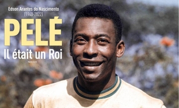 Photo de Pelé en maillot jaune de foot issue du magazine l'équipe : il était un roi