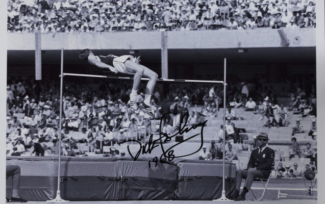 Dick Fosbury au saut en hauteur aux Jeux olympiques de 1968