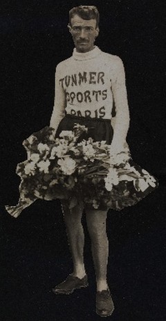Louis Orphée portant un maillot "Tunmer Sport Paris" Coll MNS.IMG1998.0040.0074